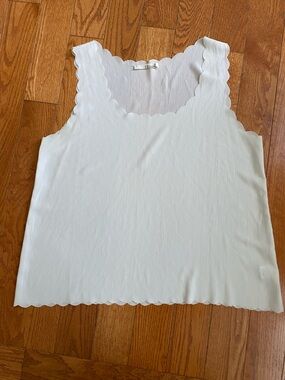 💖3/$15💖 Ellison Cream Scalloped Tank Top women’s size L